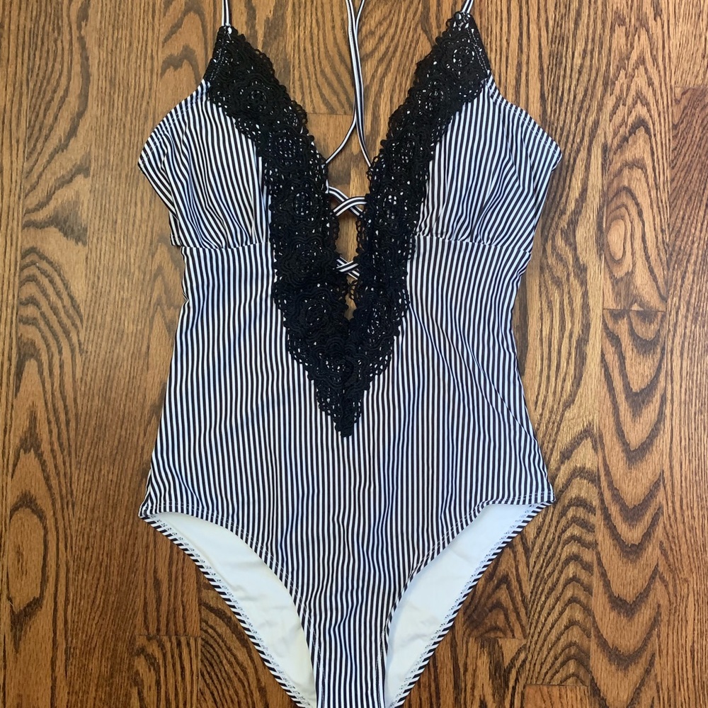**Cupshe black and white stripe one piece**